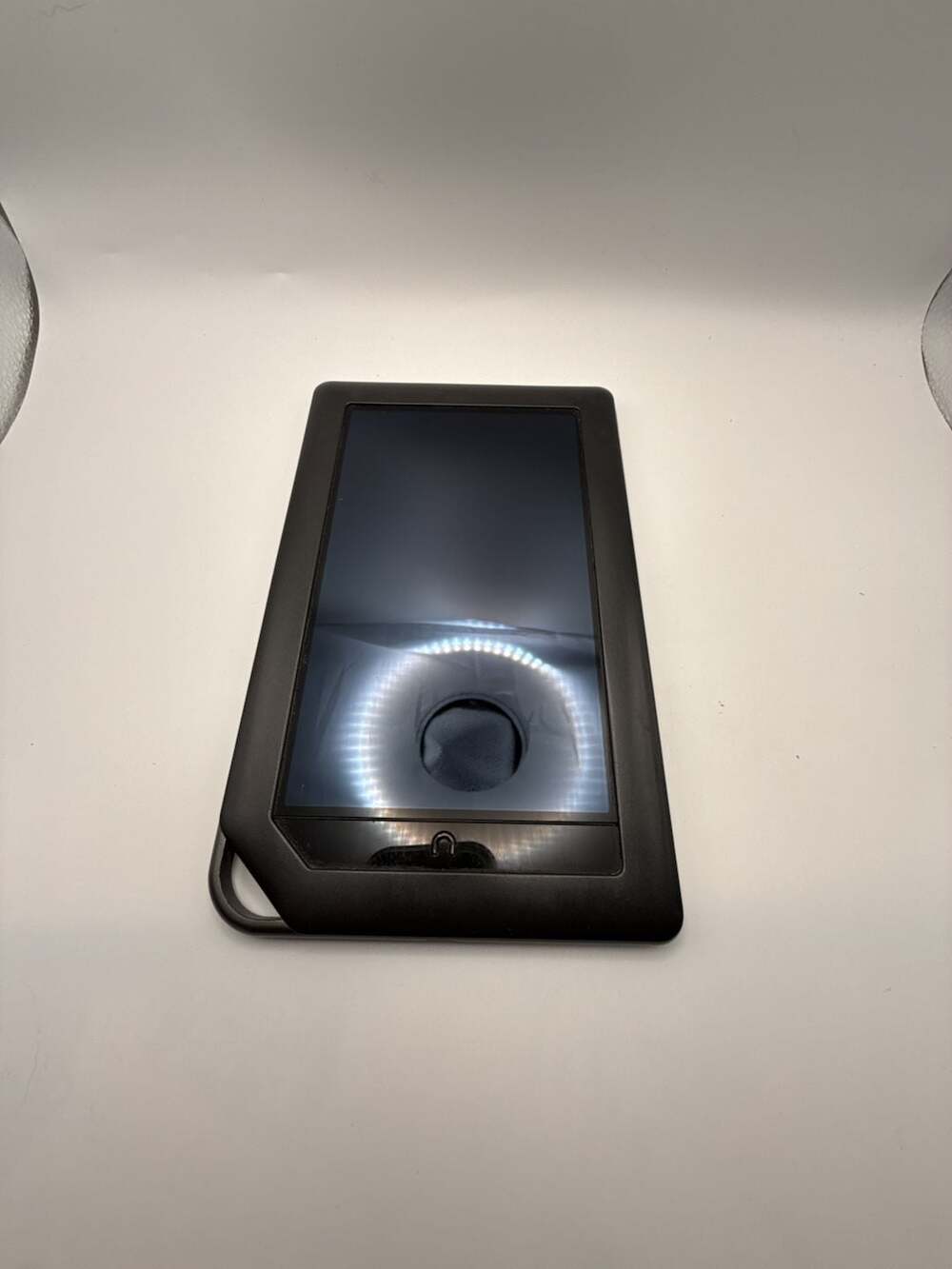 Barnes & Noble Nook Simple Touch E-Reader Model BNRV200